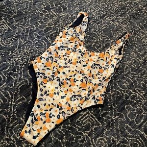 Mahkia Kinis One piece bathing suit